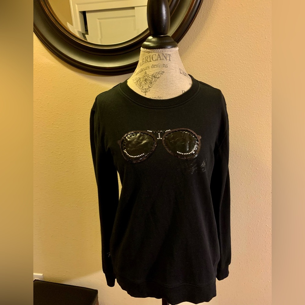 KARL LAGERFELD PARIS SWEATSHIRT. CLASSIC CREW NECK. CUTE SUNGLASS MOTIF ON FRONT